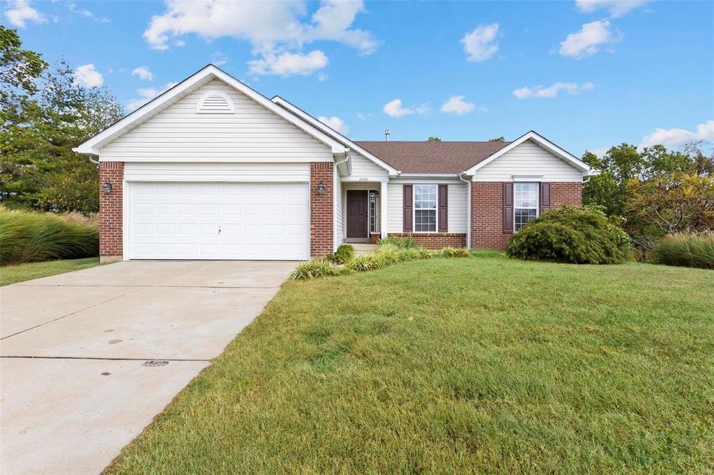2600 Ruddy Ridge Dr, High Ridge, MO 63049