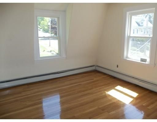 13 15th Ave, Haverhill, MA - 3 Bed, 2 Bath Single-Family Home - 9