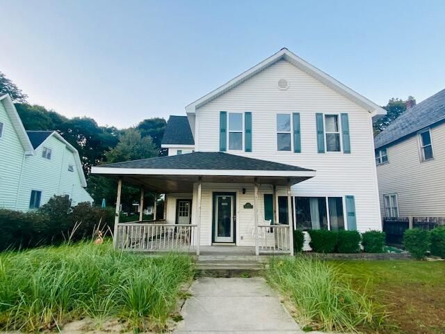 465 1st St, Manistee, MI 49660