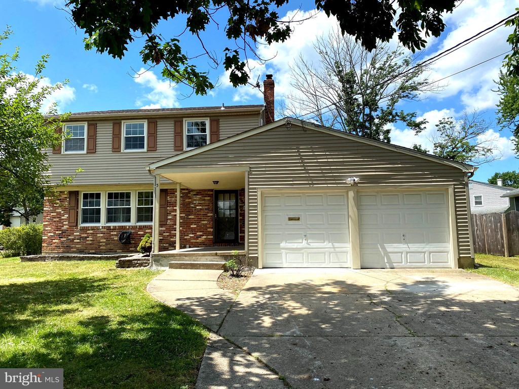 5 Black Latch Ln, Cherry Hill, NJ 08003