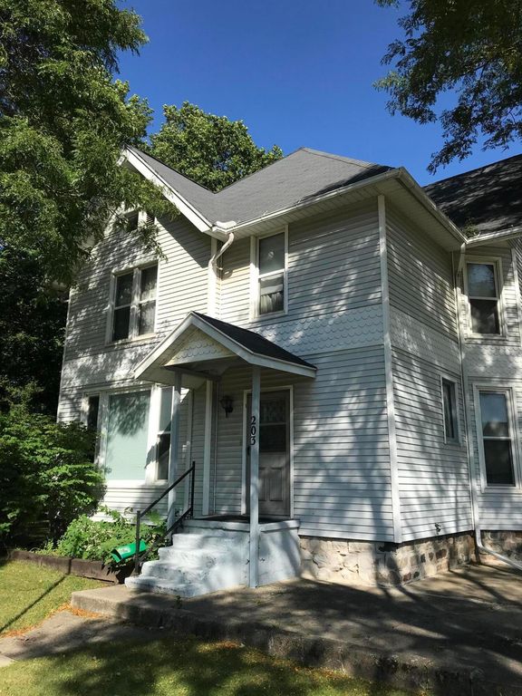 203 N Main St, Reading, MI 49274