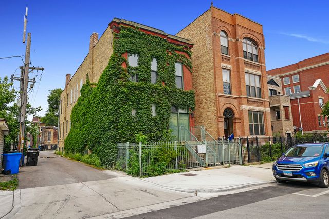 2742 W Augusta Blvd #1R, Chicago, IL 60622