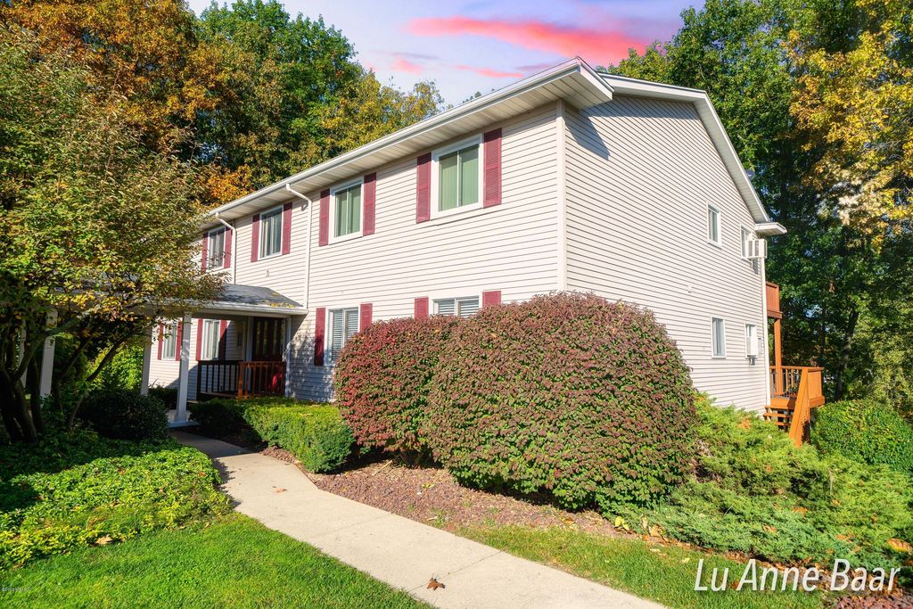 6495 Bella Vista Dr NE 102, Rockford, MI 49341 2 Bed, 1 Bath Condo