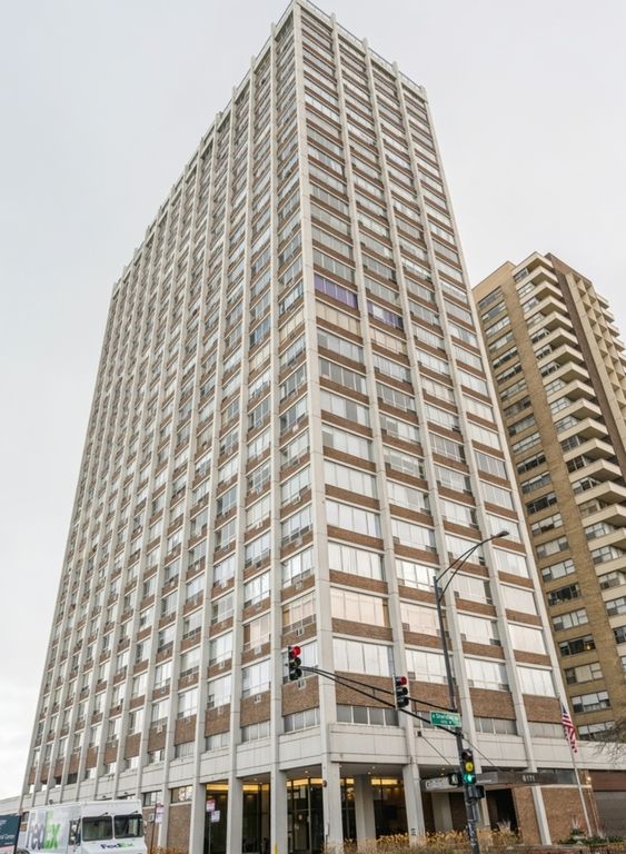 6171 N Sheridan Rd #2706, Chicago, IL 60660