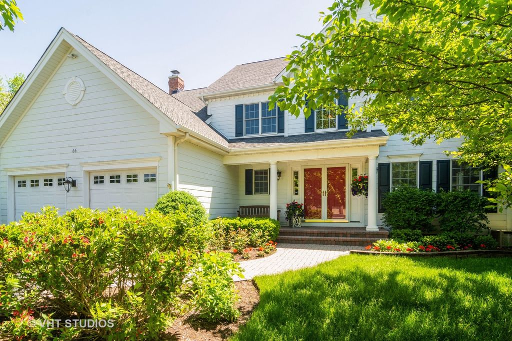 66 S Tournament Dr, Hawthorn Woods, IL 60047