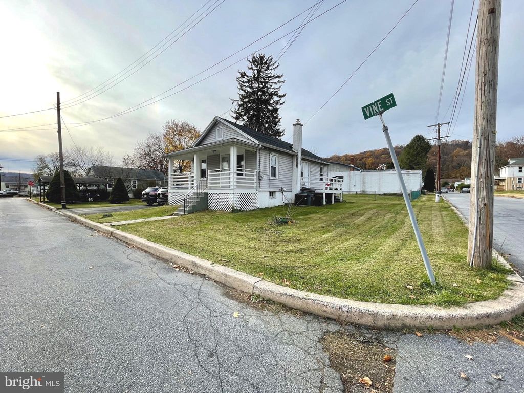 1409 Vine St, Reading, PA 19606