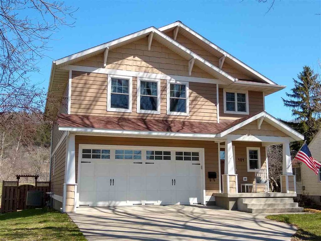 404 Winneshiek Ave, Decorah, IA 3 Bed, 4 Bath SingleFamily Home 28