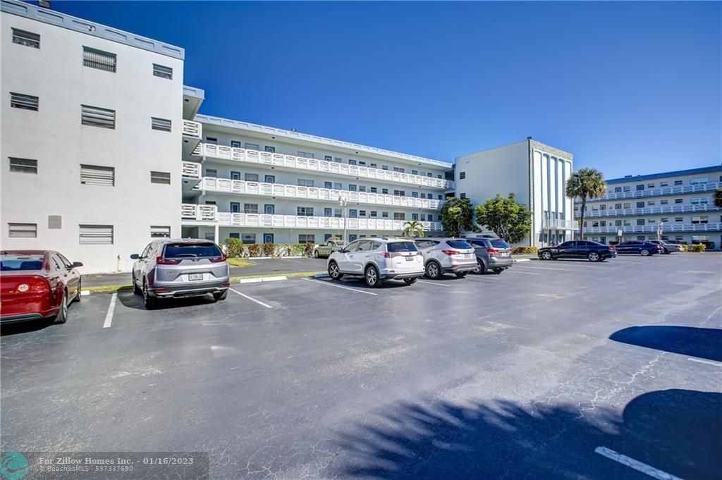 4090 NW 42nd Ave #305, Lauderdale Lakes, FL 33319