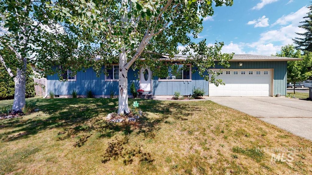 884 Meadow St, Moscow, ID 83843
