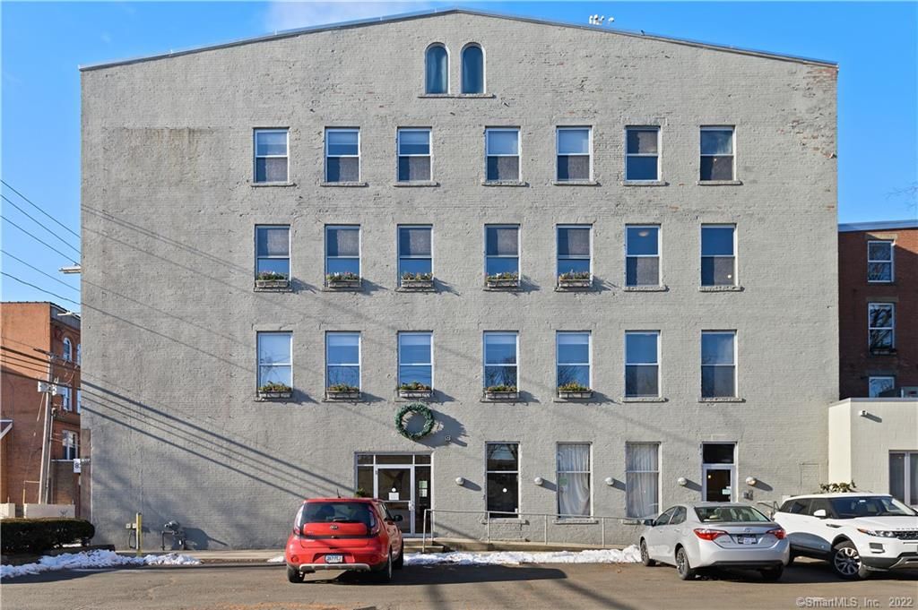 817 Grand Ave #402, New Haven, CT 06511