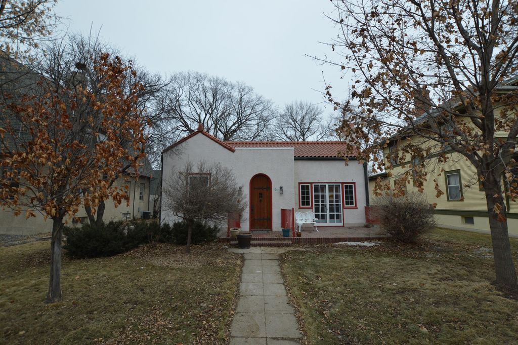 1011 S Jay St, Aberdeen, SD 57401