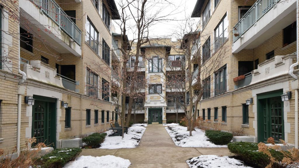 4318 N Clarendon Ave #1820, Chicago, IL 60613