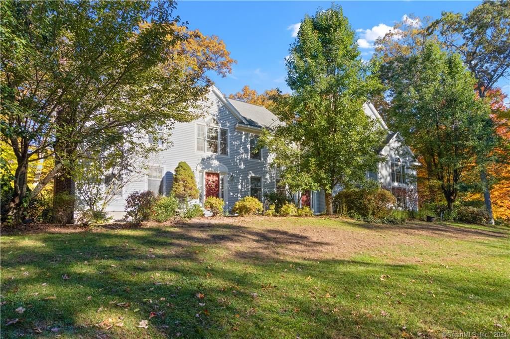 44 Tanglewood Dr, Colchester, CT 06415