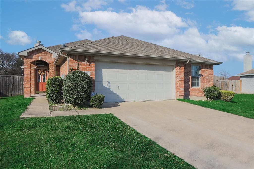 1009 Ronald Allen Ct, Glenn Heights, TX 75154