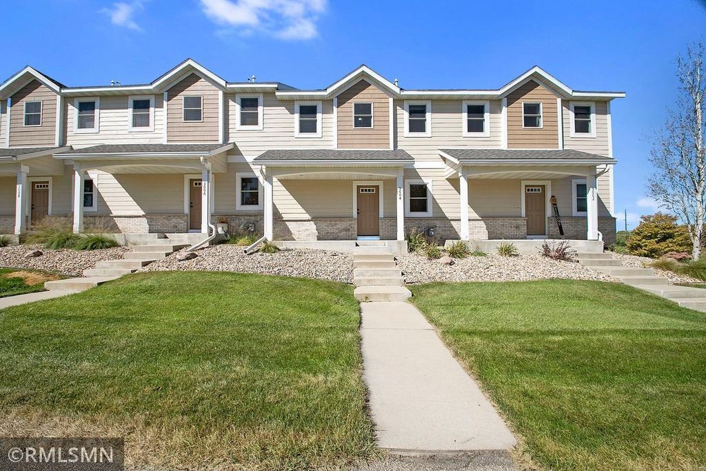 5004 Harvest Lake Dr NW, Rochester, MN 55901
