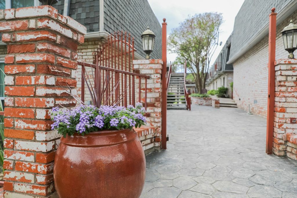 The Ashley At Bluffview Apartments Dallas Tx Trulia