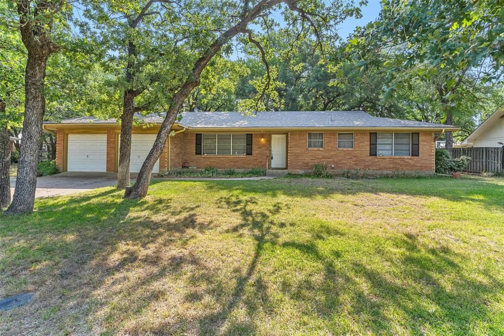 1444 Cimarron Trl, Hurst, TX 76053