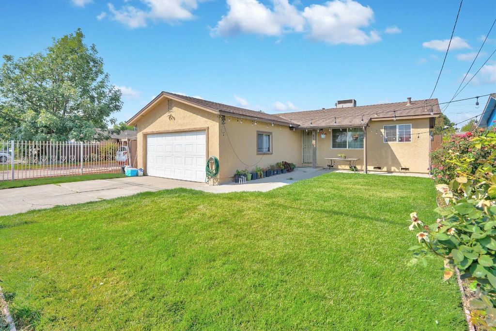 2119 Ophir St, Stockton, CA 95206