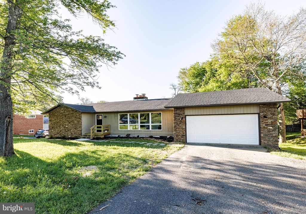 85 Bond Ave, Reisterstown, MD 21136