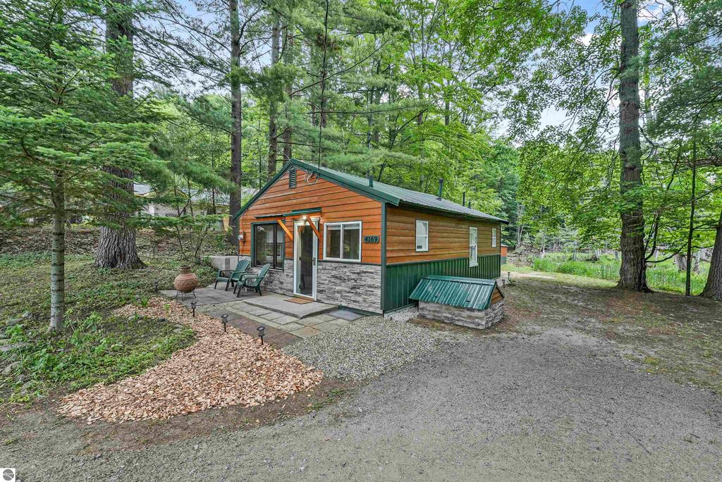 4169 N  Spider Lake Rd, Traverse City, MI 49696