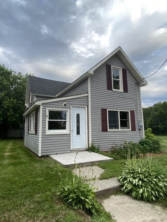 15 3rd St, Tupper Lake, NY 12986