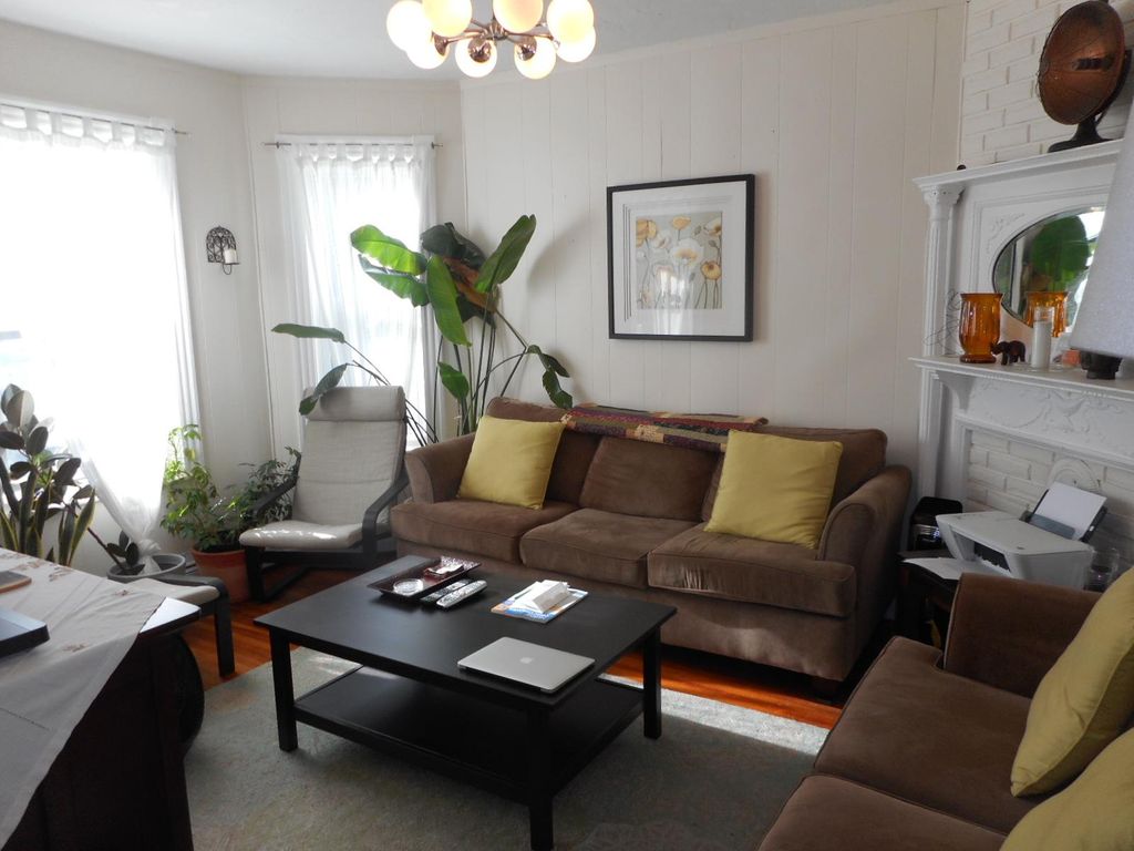 5 Moseley St, Dorchester, MA 02125