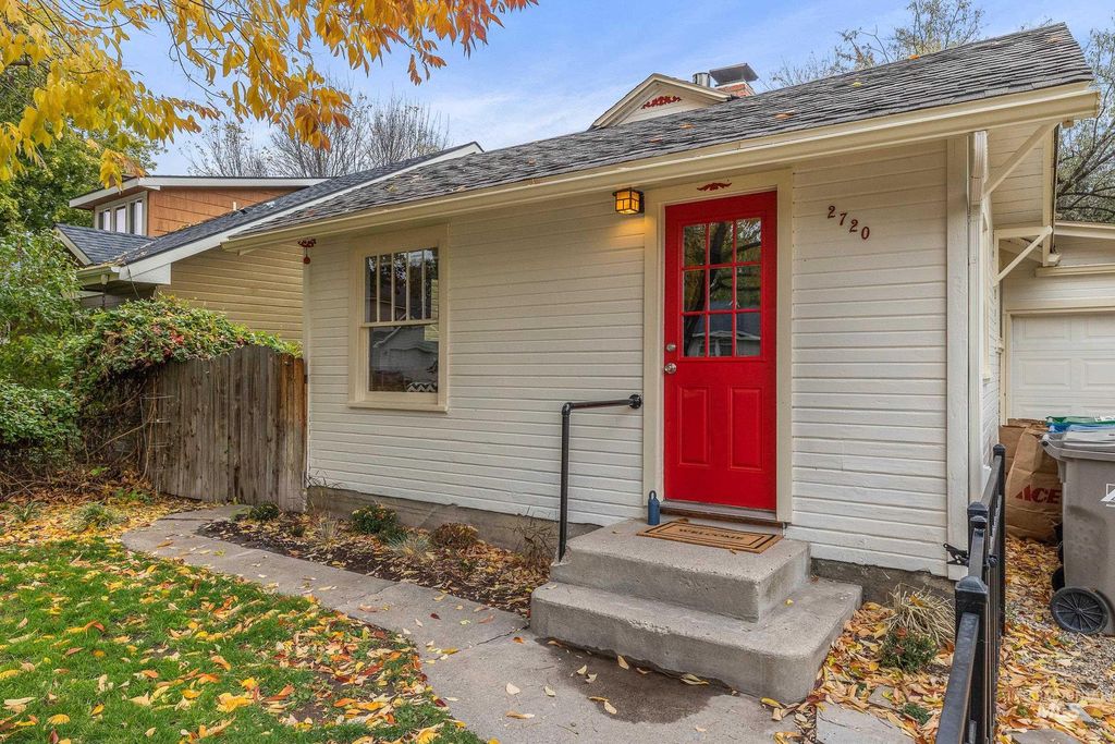 2720 N Tamarack Dr, Boise, ID 83703