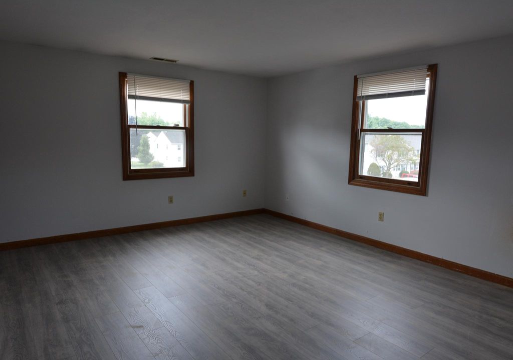 3 Meadowrue Dr, Glastonbury, CT 06033