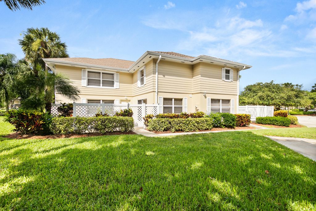 4502 Roxbury Ct, Boynton Beach, FL 33436