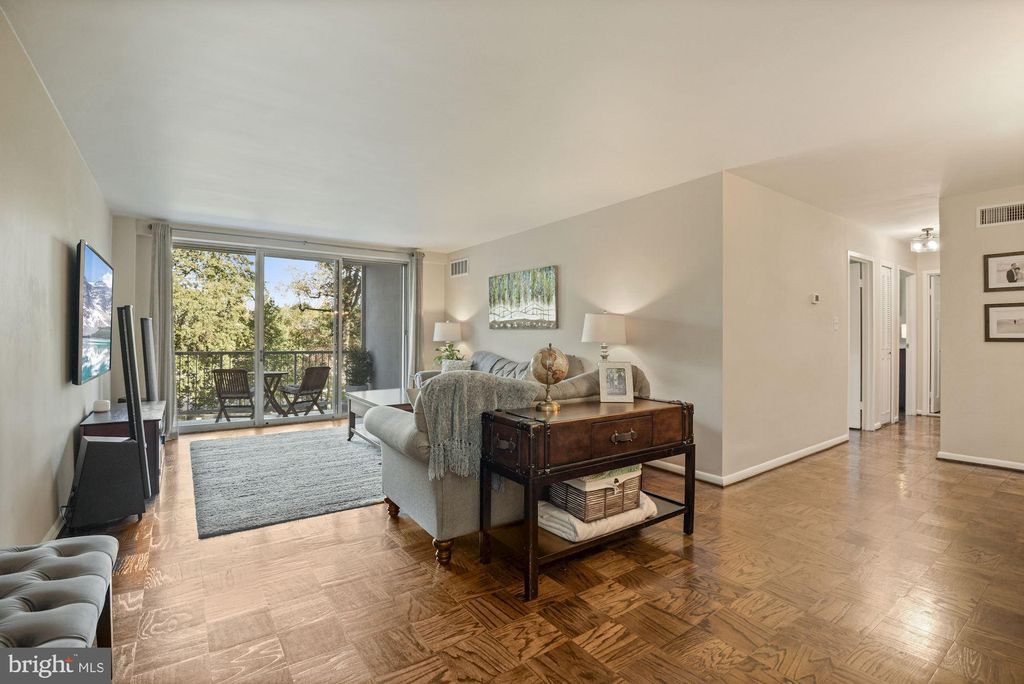 4977 Battery Ln #1415, Bethesda, MD 20814