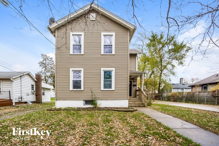 524 South Broadway, Aurora, IL 60505