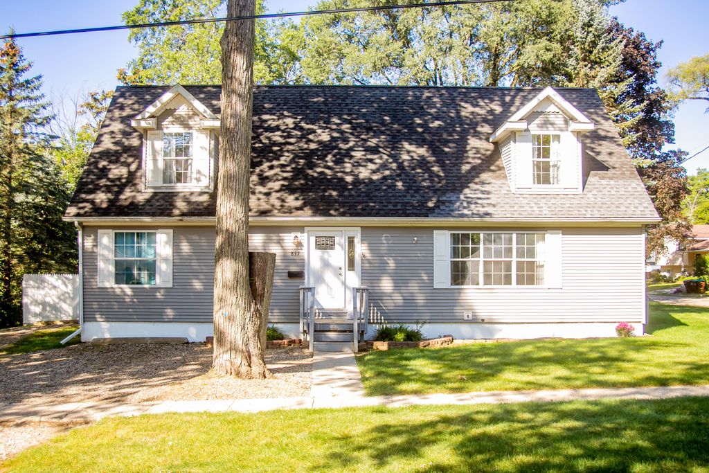 817 N Monroe St, Albion, MI 49224