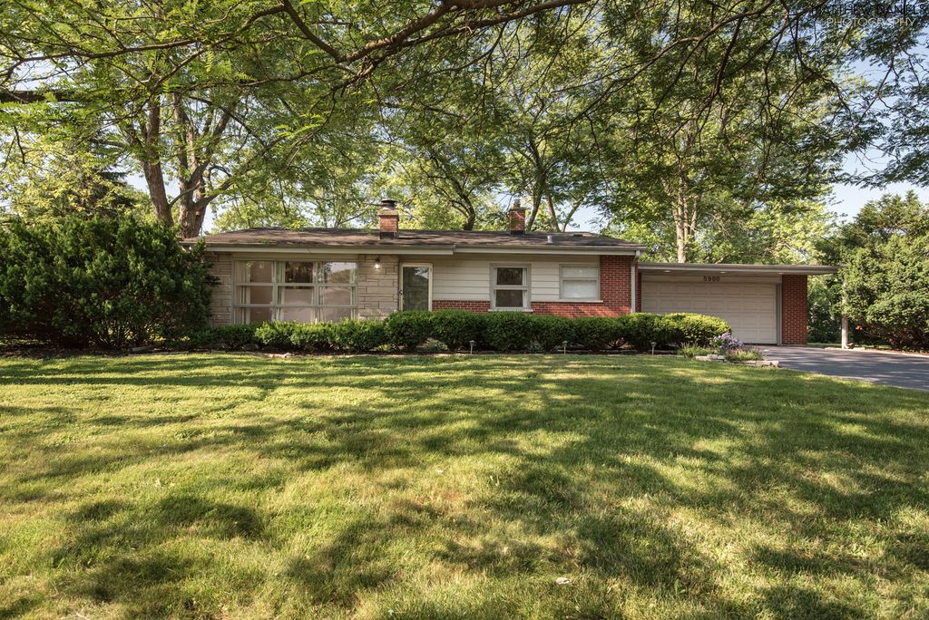5900 Longview Dr, Countryside, IL 60525