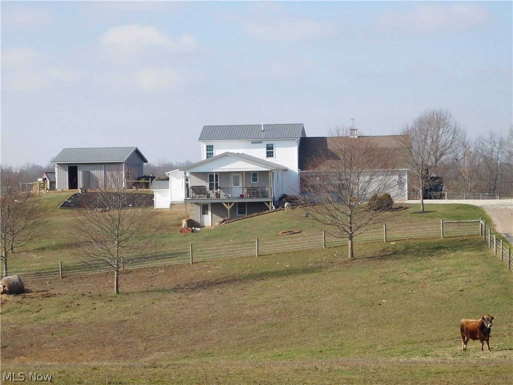 75733 Science Hill Rd, Newcomerstown, OH 43832