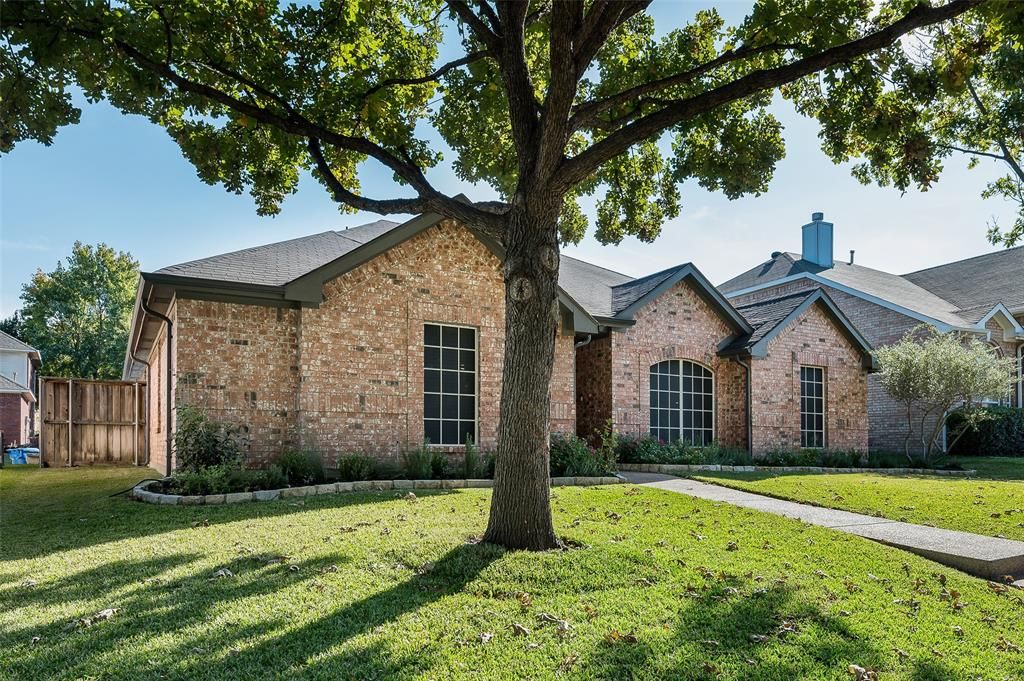 8902 Lakepointe Ave, Rowlett, TX 75088