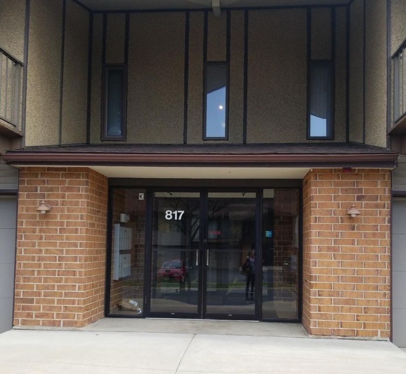 817 Oakton St #201, Elk Grove Village, IL 60007
