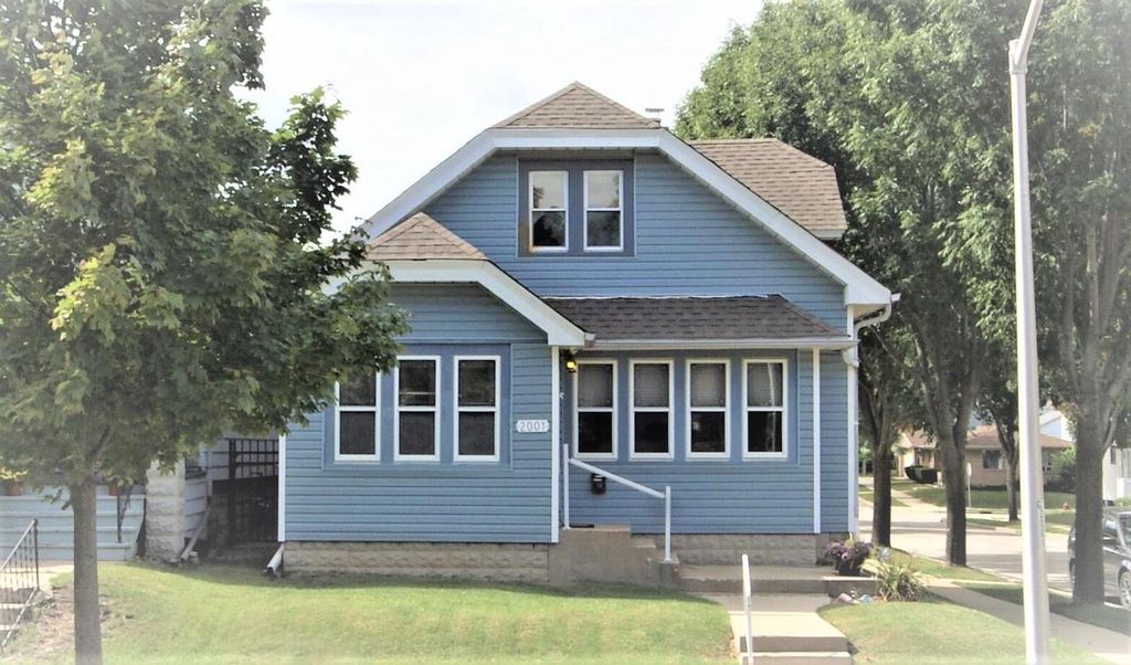 2001 S 71st St, West Allis, WI 53219