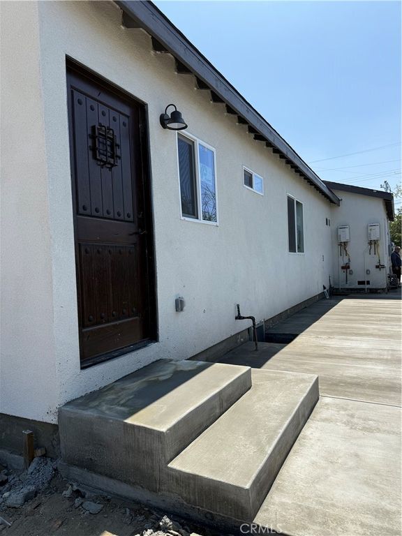11827 Art St, Sun Valley, CA 91352