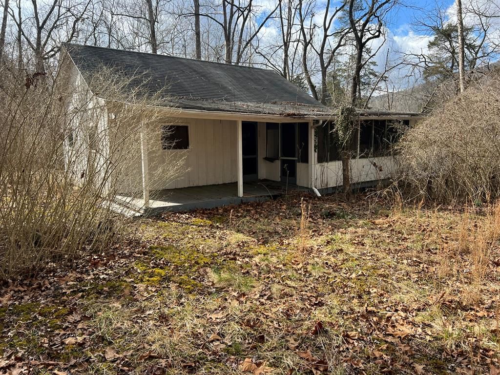 3162 Barger Springs Rd, Forest Hill, WV 24935