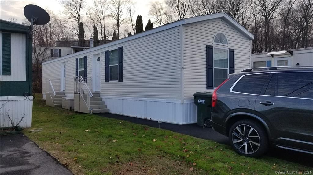 301 Buddington Rd #3, Groton, CT 06340