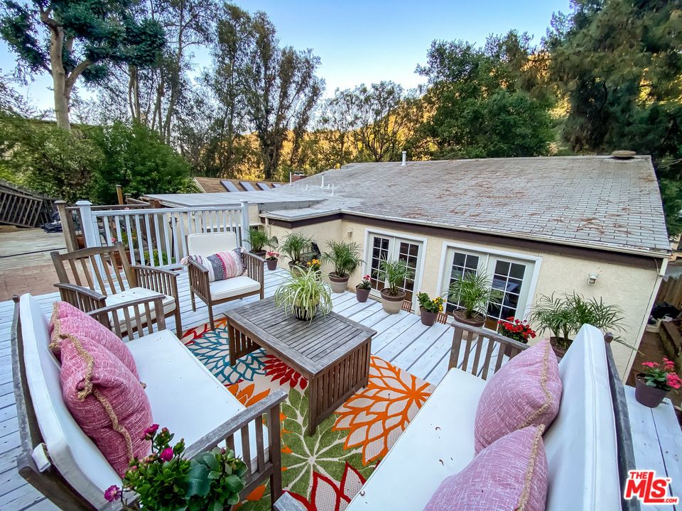 8665 Lookout Mountain Ave, Los Angeles, CA 90046