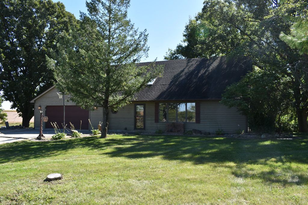 2329 Brown Rd, Carlock, IL 61725