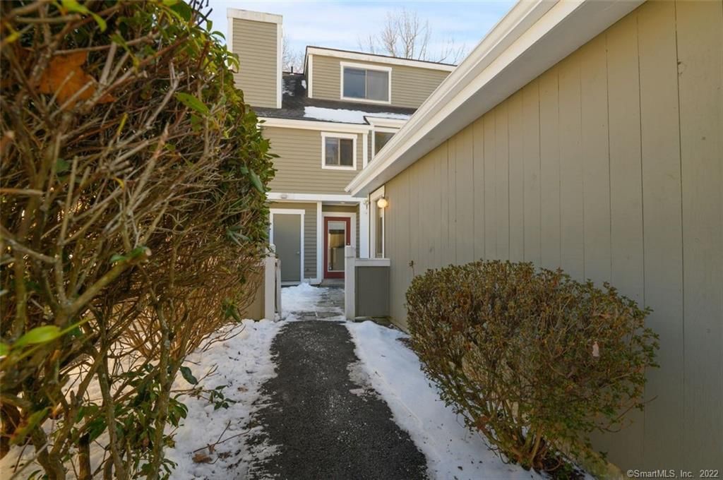 19 Country Walk #19, Shelton, CT 06484
