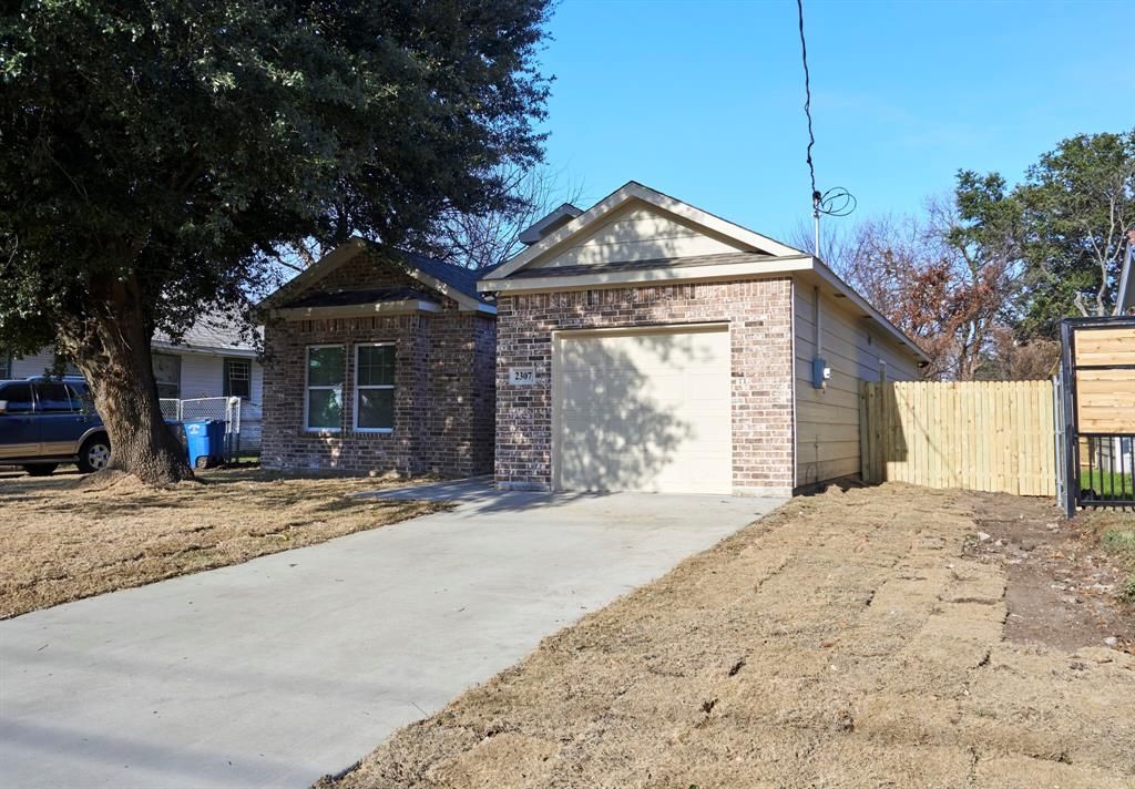 2307 Poplar St, Dallas, TX 75215