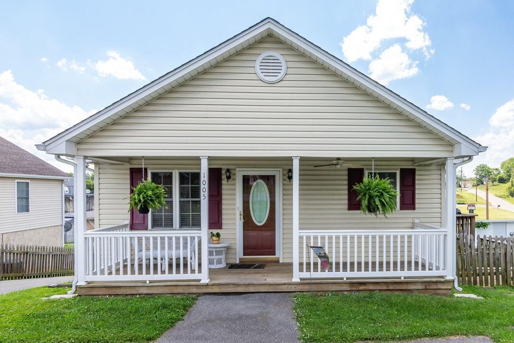 1005 Vinyard Rd, Vinton, VA 3 Bed, 2 Bath SingleFamily Home 34 Photos Trulia