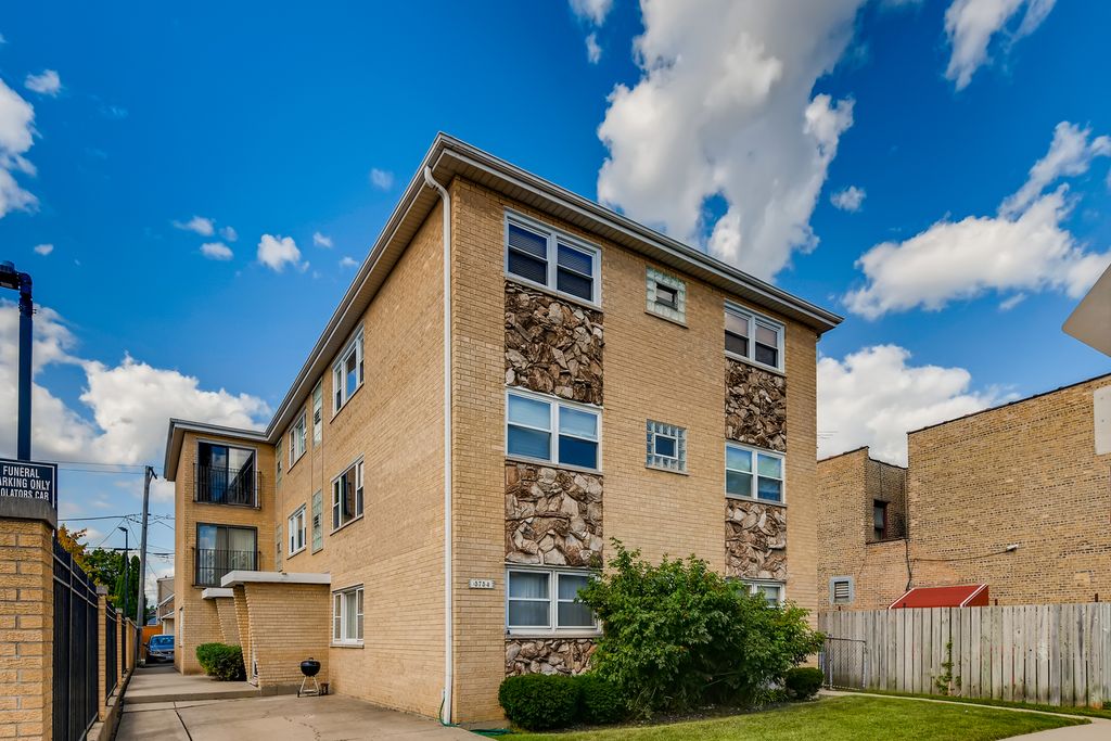 5754 W Lawrence Ave #1A, Chicago, IL 60630