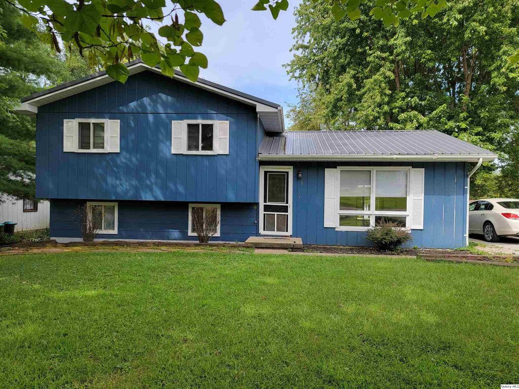 5 Windy Ct, Warsaw, IL 62379