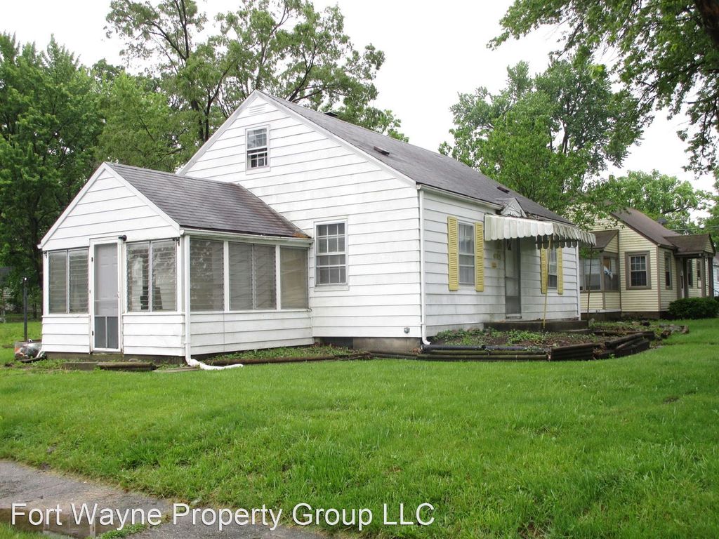 4105 Smith St, Fort Wayne, IN 46806