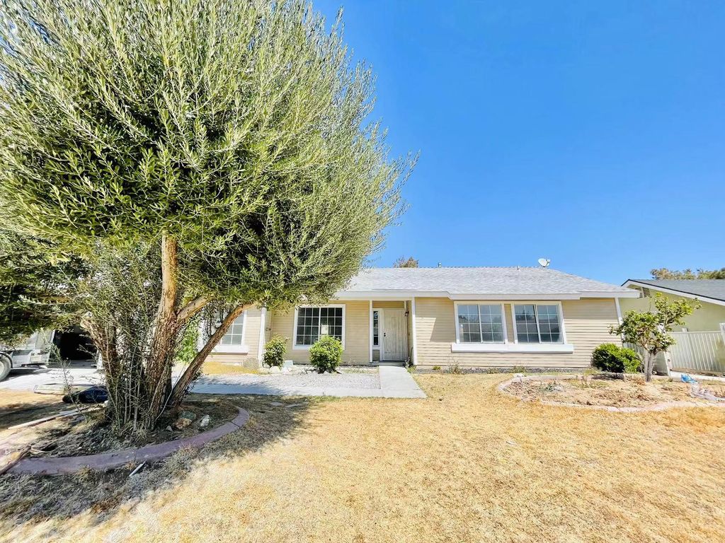 13466 Solitude Cir, Victorville, CA 92392