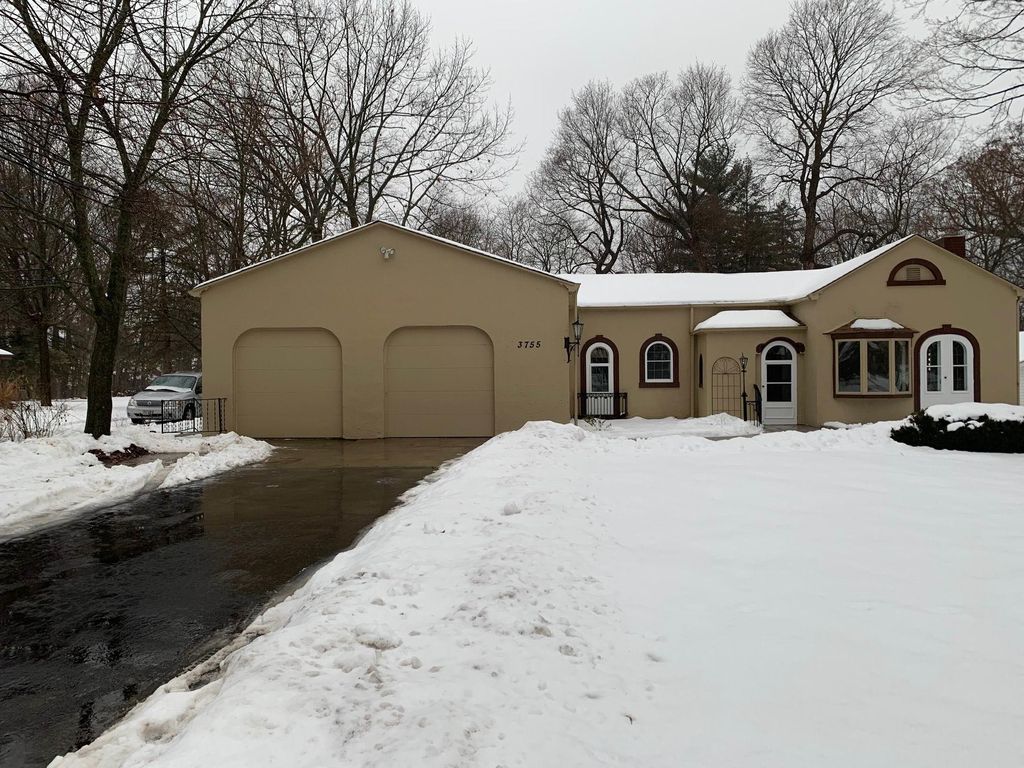 3755 S  104th St, Greenfield, WI 53228